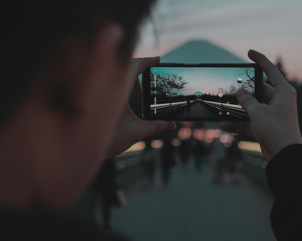 You won't be able to post pics of Japanese landmarks without wifi. You won't be able to post pics of Japanese landmarks without wifi.