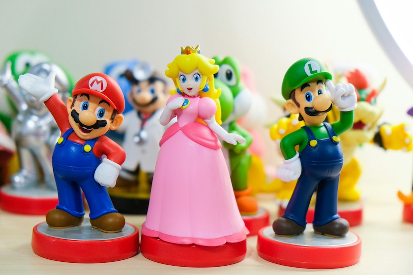 Mario, Peach, and Luigi will all appear on the new shinkansen decoration.