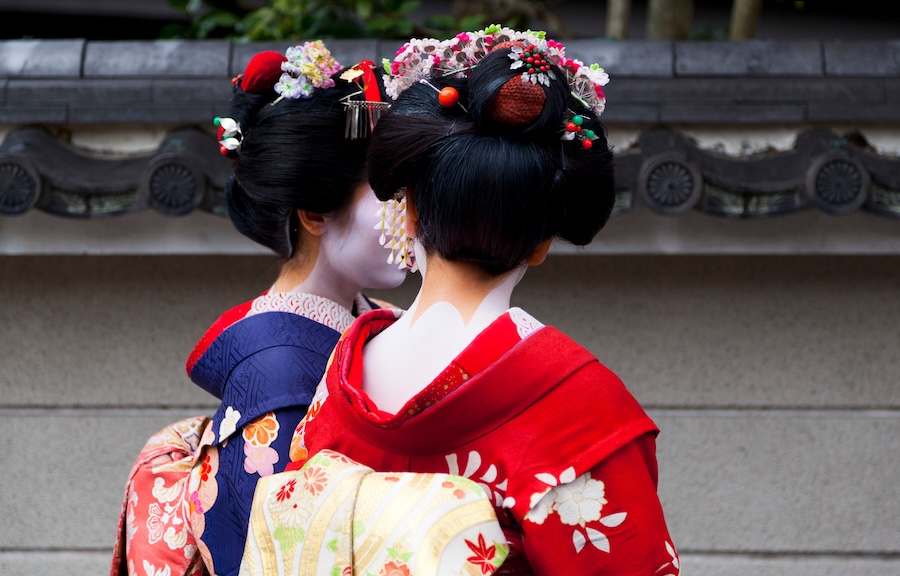 Traditional dress in Gion, Kyoto. 