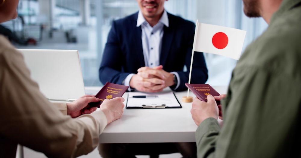 How does immigration work in Japan? How does immigration work in Japan?