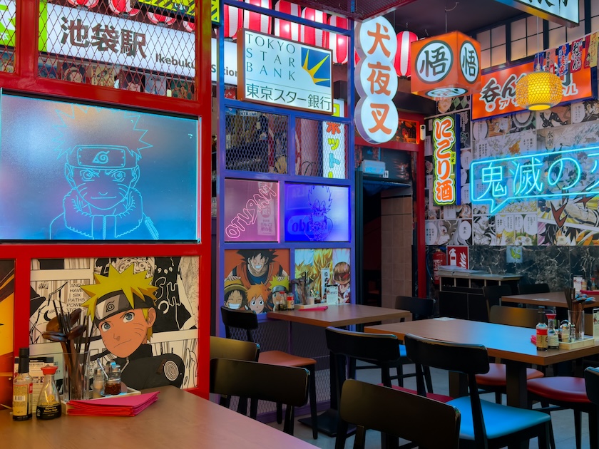 A Tokyo cafe with a Naruto theme. See the movie, visit the cafe!
