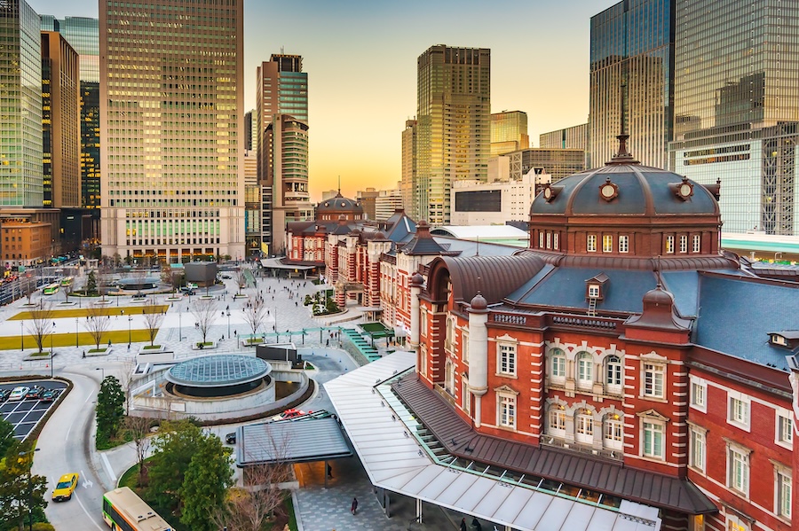 The red bricked Marunouchi Building surrounded by skyscrapers, Tokyo, Japan
