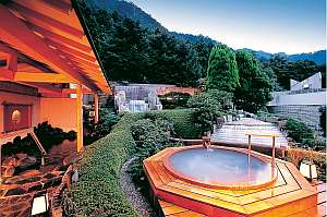 Women's main bath photo