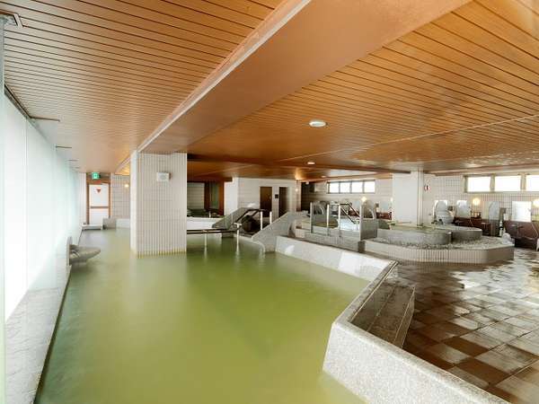 Men's main bath photo