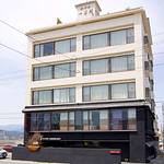 Hotel facade photo