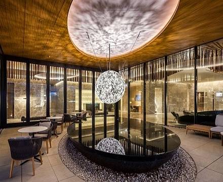 TIAD, AUTOGRAPH COLLECTION photo