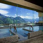 Men's main bath photo