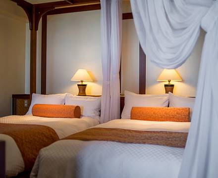 Kanucha  Bay Hotel & Villas photo